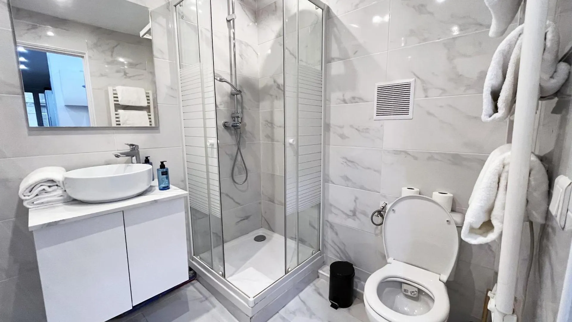 17 - Pretty Flat In Montorgueil 2 *
